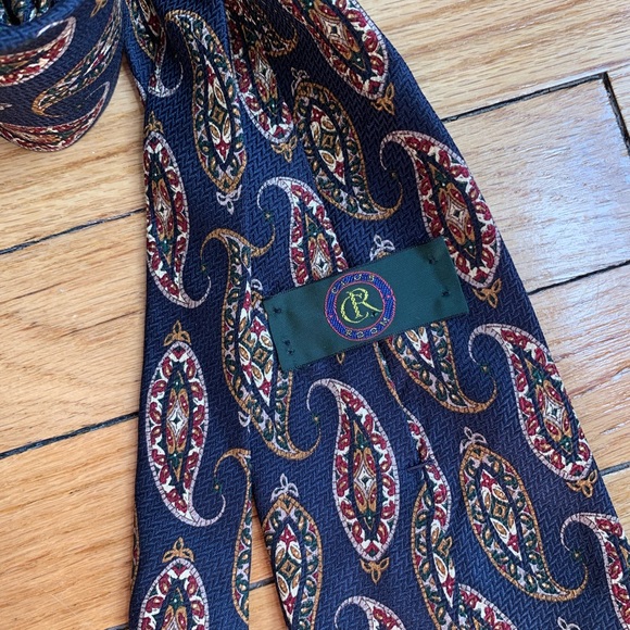 Club Room Navy Paisley Tie 👔 4”W x 58.5”L - Picture 3 of 4